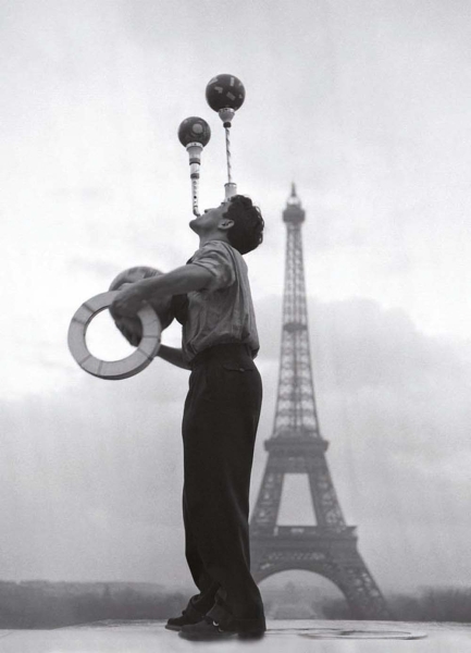 Postkarte - Juggler in front of the Tour Eiffel