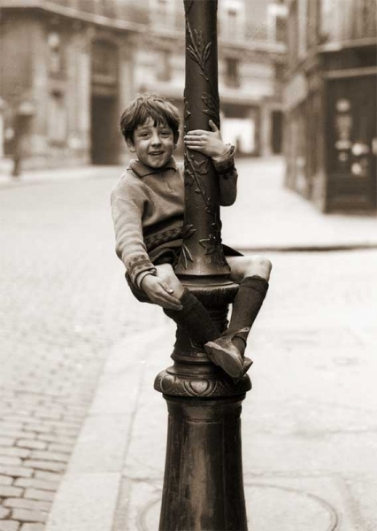 Postkarte - Montmartre Boy