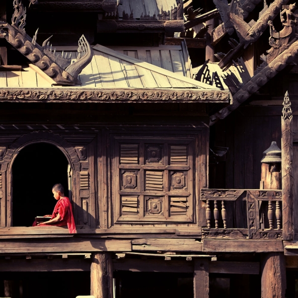 Calendar 2027Buddha’s Footprints