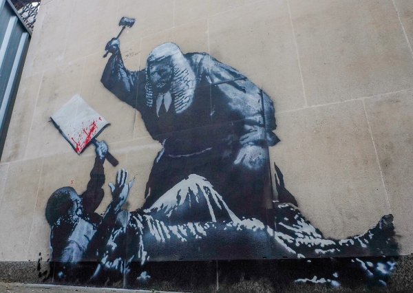 Postkarte – Banksy, Judge, London