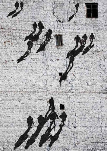 Streetart - Walking the Wall