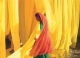 Postkarte - Indian Woman- drying fabric