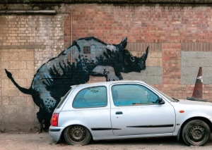 Postkarte – Banksy, Rhino appears in Charlton Postkarte – Banksy, Rhino appears in Charlton